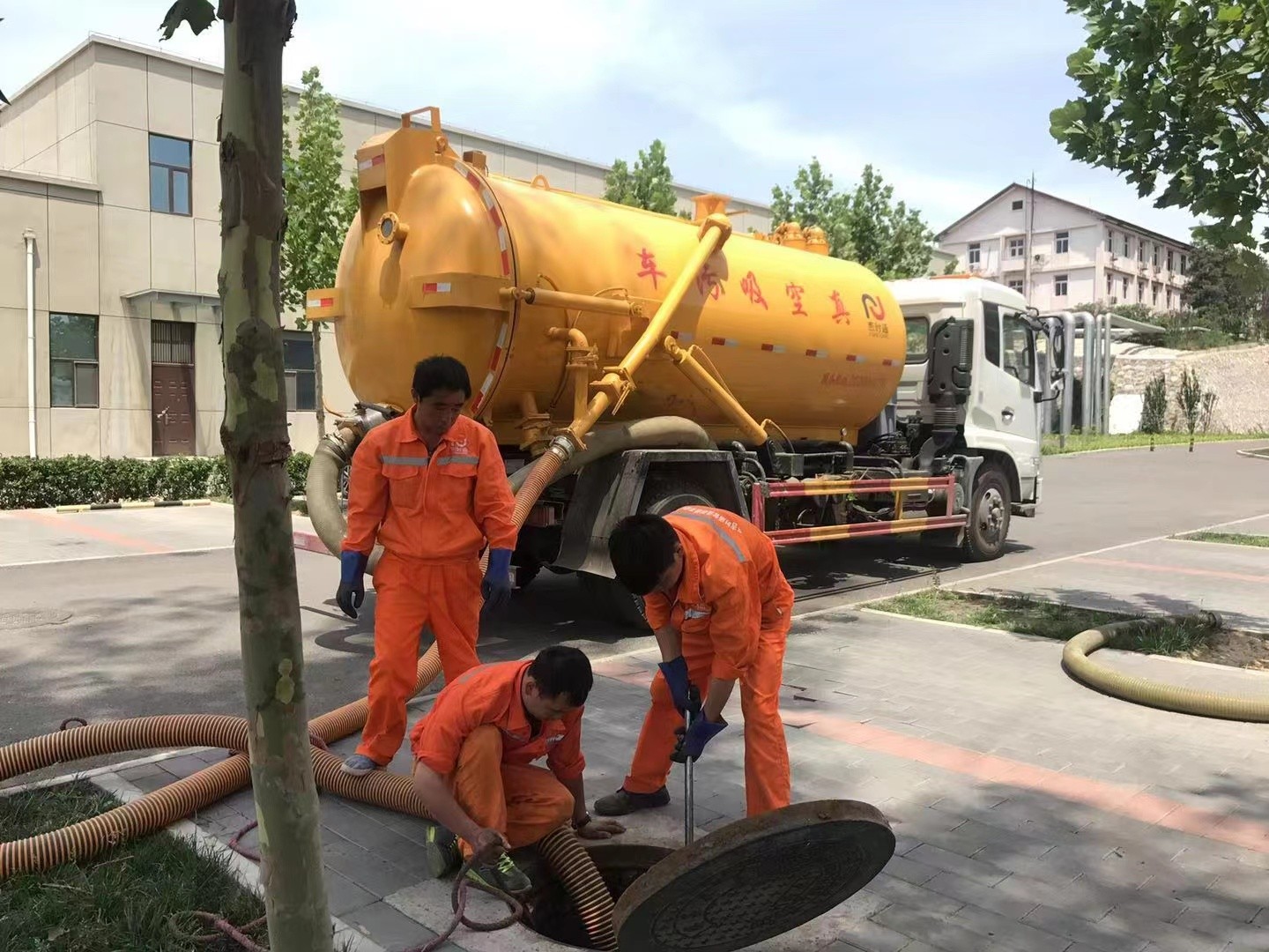 东莞生态园化粪池清理与5-8吨吸粪车施工效率分析